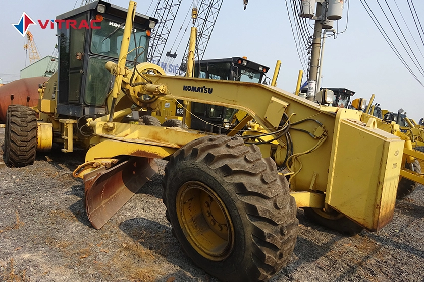 KOMATSU GD750A-1 - 2000