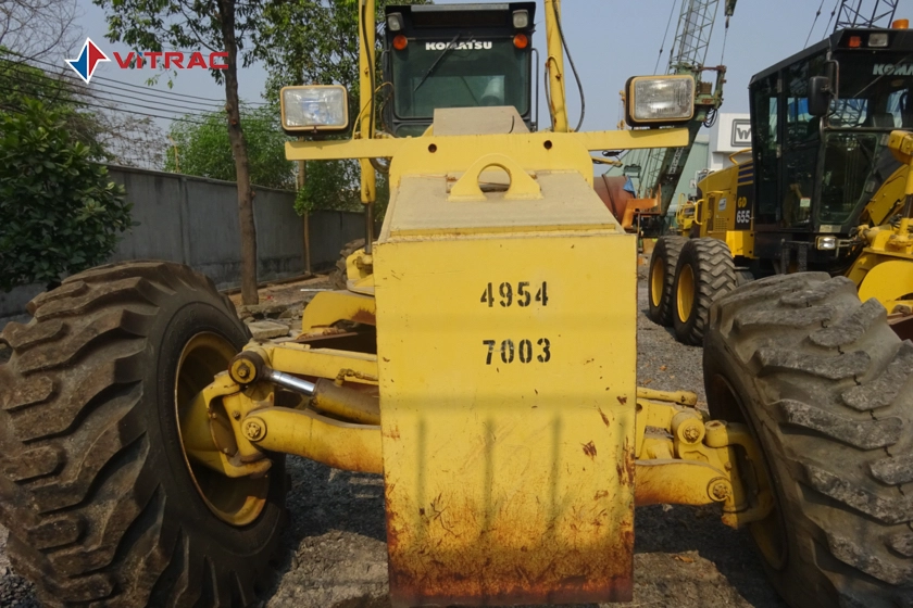 KOMATSU GD750A-1 - 2000